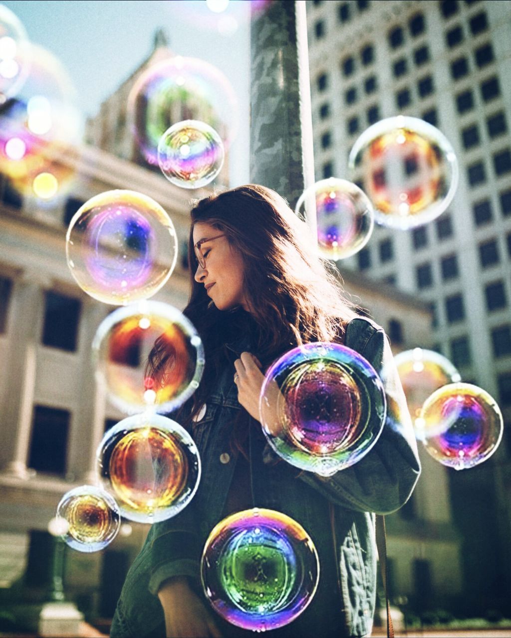 How would you incorporate bubbles in your pics? We absolutely love this Remixed photo by @madhavibarot who created an extra dimension to the pic by @freeto