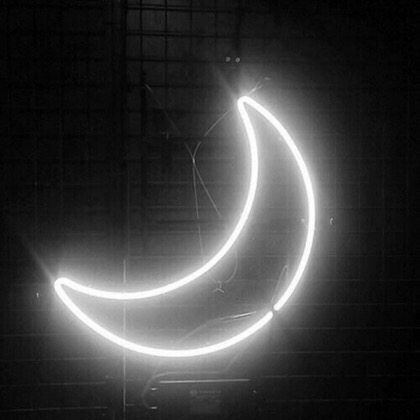 Resultado de imagen para black and white aesthetic moon
