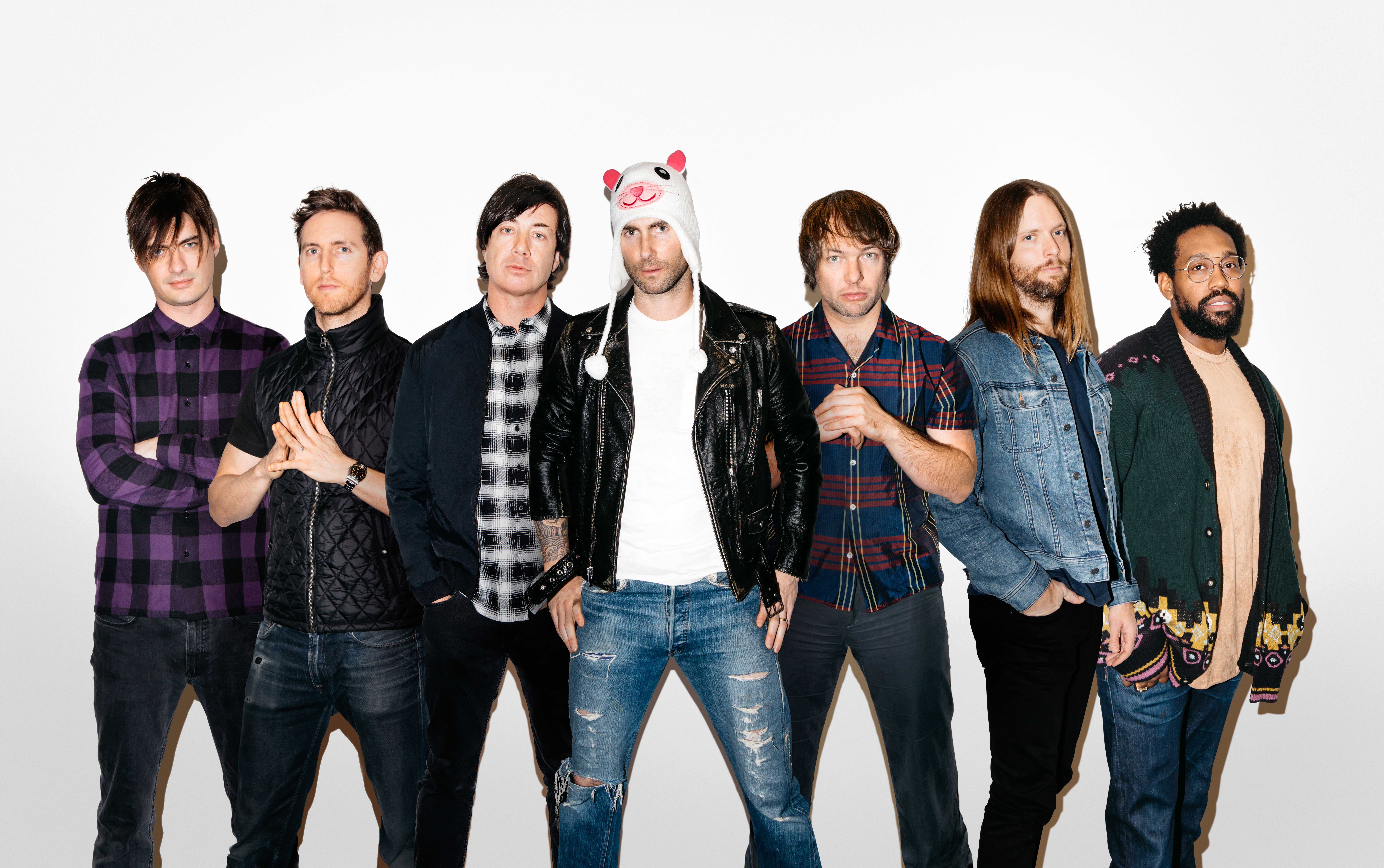 Maroon s this. Марун 5. Maroon 5 фото группы. Maroon 5 Tour 2023. Maroon 5 "Red Pill Blues".