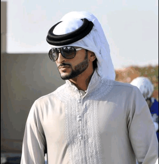 Мусульманский мужик. Дубай Шейх Омер. Шейх арабских Эмиратов 2023. Шейх в очках.