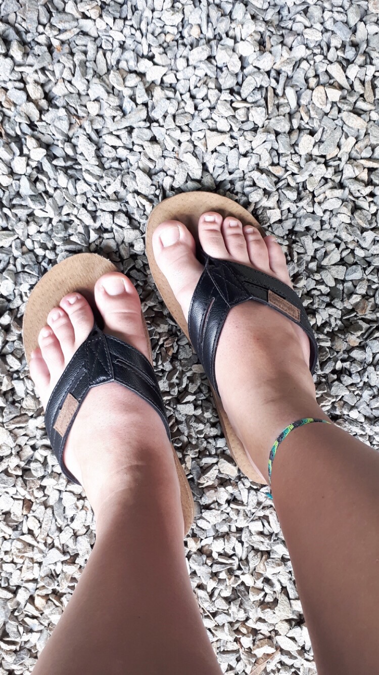 sandals for chubby feet