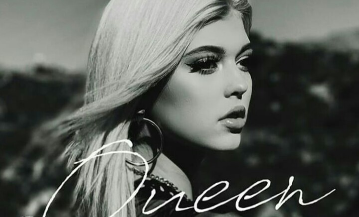 Grey песня. Gray Queen. Queen Loren Gray альбом. Молли Лорэн. Loren Gray Alone обложка.