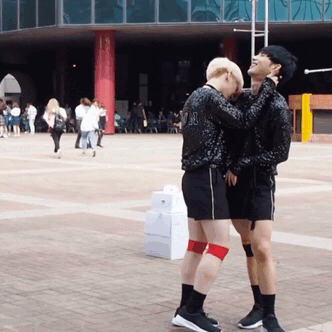 298066315357201.gif?to=crop&type=webp&r=40x40&q=50