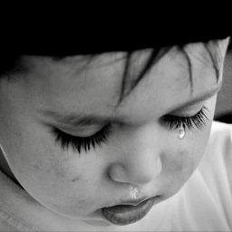 blackandwhite kid crying biancoenero photography pcblacknwhite
