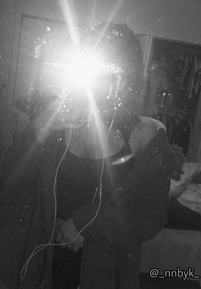 Freetoedit Girl Mirror Phone, Black And White Mirror Selfie Girl