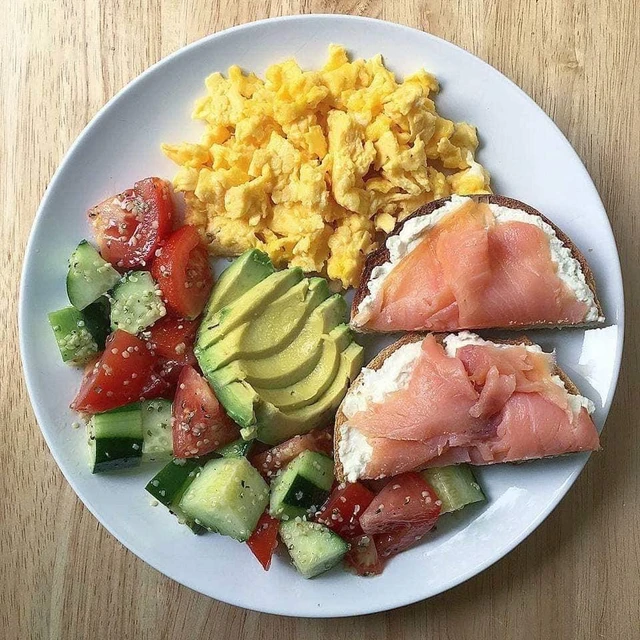 Recette Healthy Breakfast Oeufs Tartines Saumon Avocat