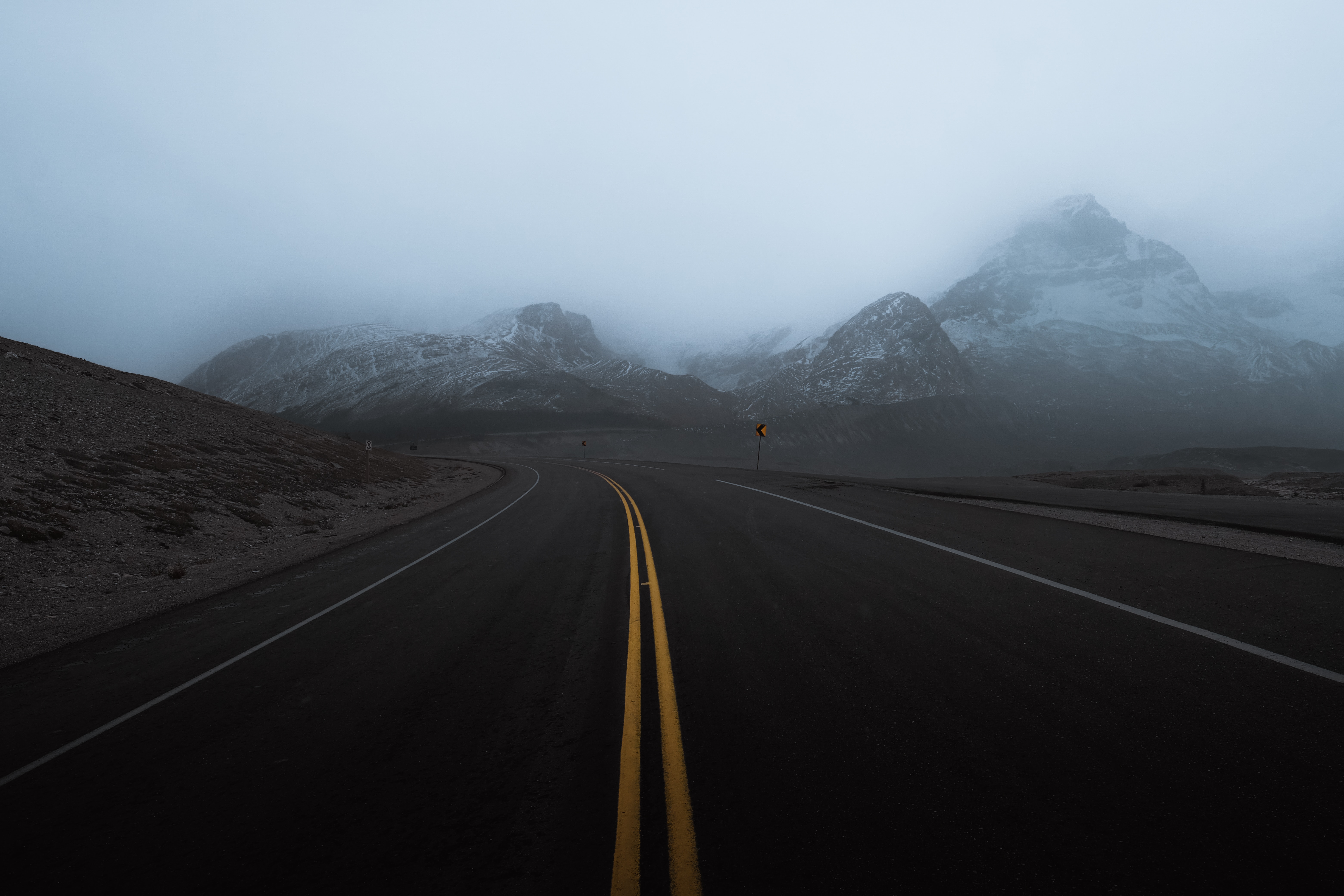 4 дороги отзывы. Горы с дорогой. Дорога в гору. Горы дорога туман. Природа дорога.