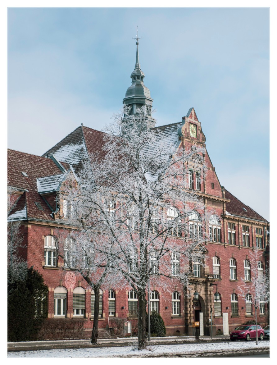 The hospital on the other side of my street.
.
.
.
#architecture #winter #myberlin #myneighborhood #winterimpression 